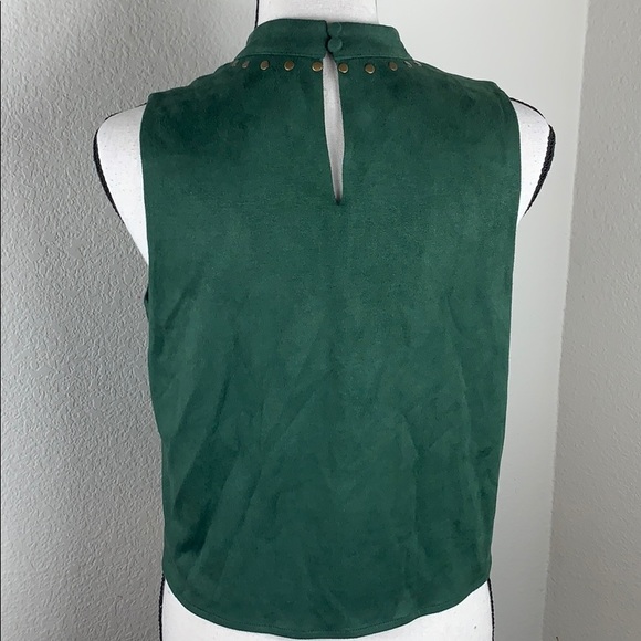 Moon River faux suede studded crop sleeveless top - Picture 4 of 8